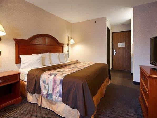 Park Inn By Radisson Grove City Dış mekan fotoğraf